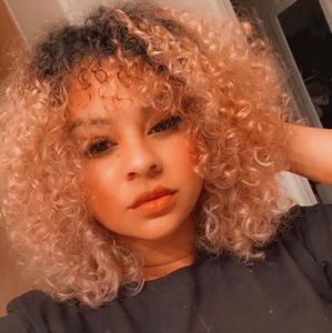 Meet your Posher, Val